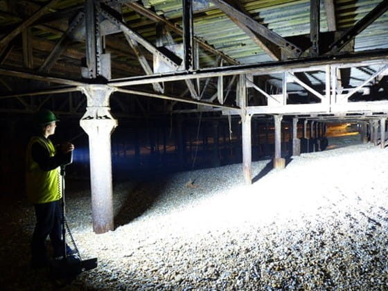 Akumulatorowy maszt oświetleniowy NightSearcher SOLARIS LITE 20.000 lumenów SLA, 22 Ah