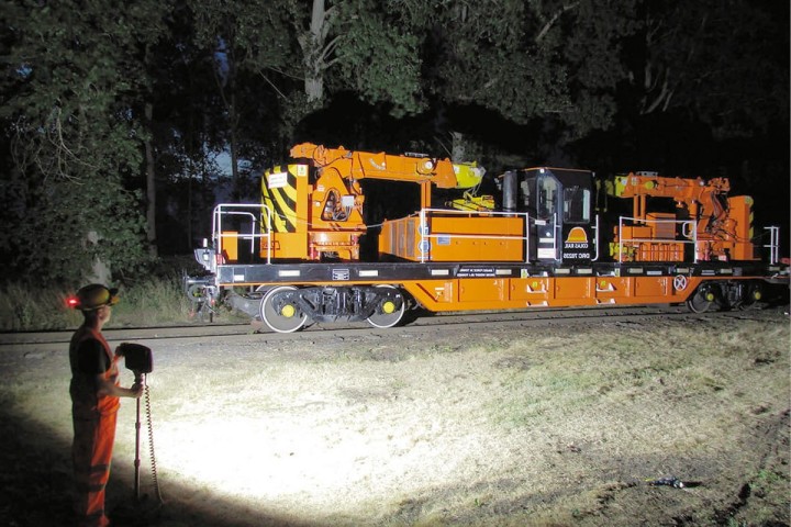Akumulatorowy maszt oświetleniowy NightSearcher SOLARIS SOLO 20.000 lumenów SLA 24Ah