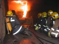 Manekin szkoleniowy Ruth Lee FIRE House 70 kg podczas ćwiczeń 5