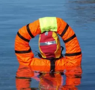 Manekin szkoleniowy Ruth Lee Surf Rescue 20 kg podczas ćwiczeń