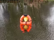 Manekin szkoleniowy Ruth Lee Surf Rescue 20 kg podczas ćwiczeń 2